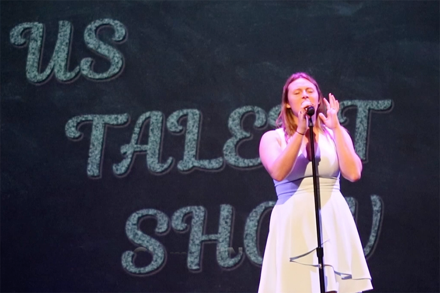 Kathleen Clum '18 sings
