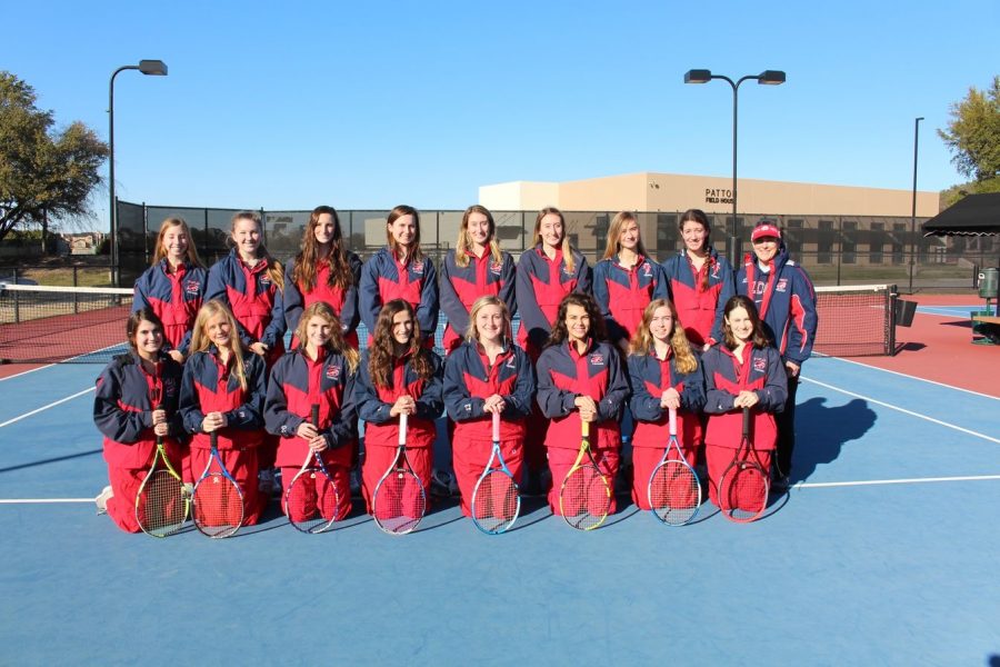 The+FWCD+girls+varsity+poses+for+a+team+photo+before+the+start+of+the+2020+season.