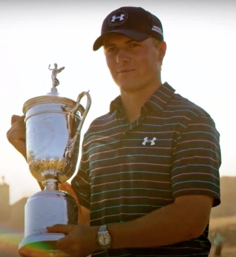 Jordan+Spieth+holds+up+the+trophy+after+winning+the+2015+U.S.+Open+at+Chambers+Bay.%0A
