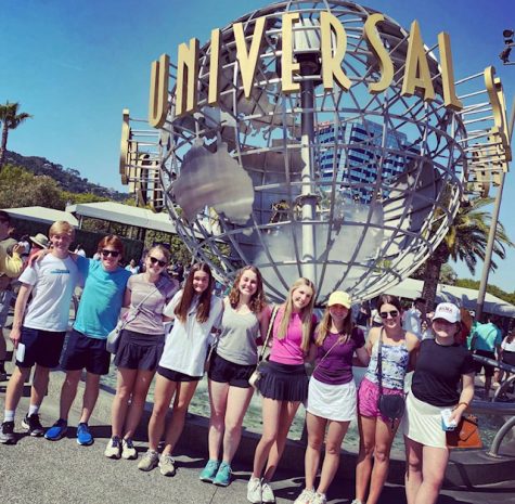 Students take a picture in front of the Universal entrance