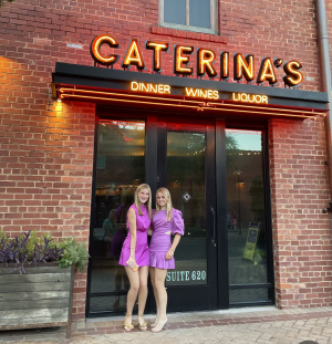 Lainey Liberto ’25 and Elizabeth Dike ’25 walking into Caterina’s for dinner.
