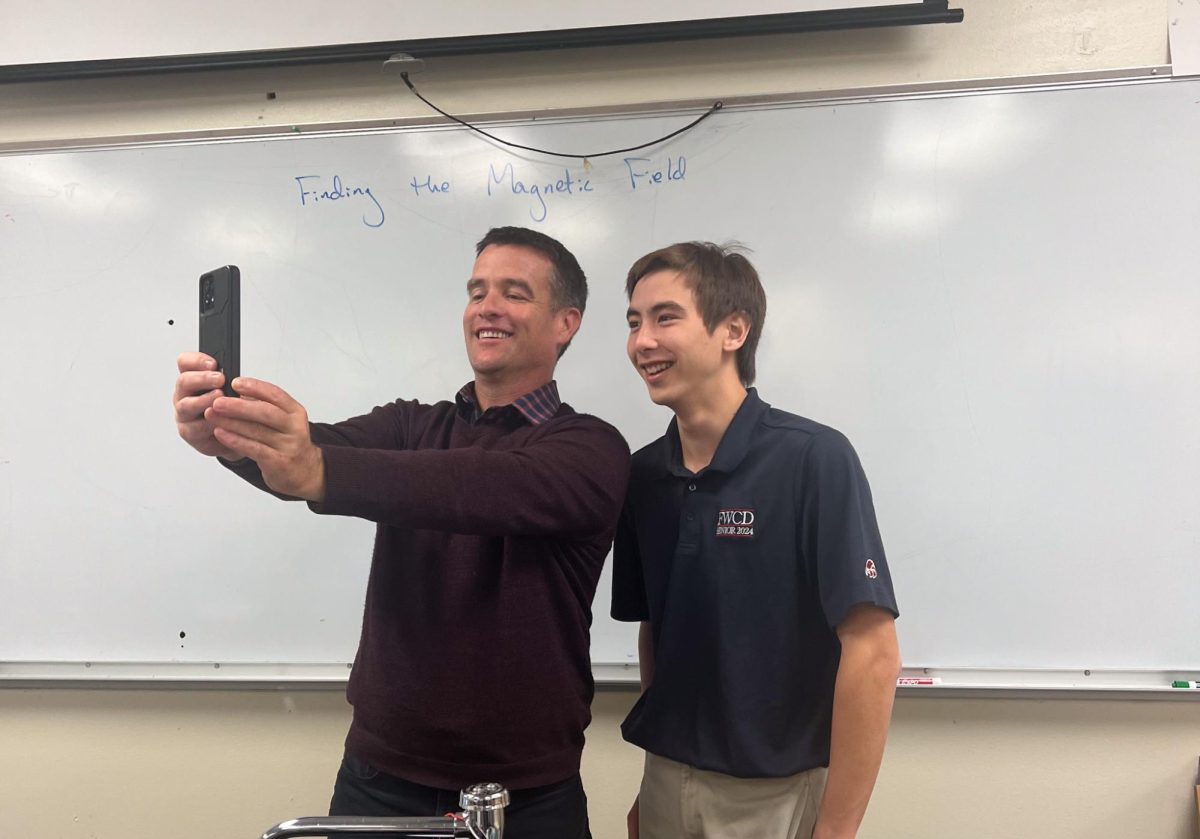 Dr.+John+Cordell+takes+a+selfie+with+AP+Physics+student+and+fan%2C+Richard+Souchick+%E2%80%9924.